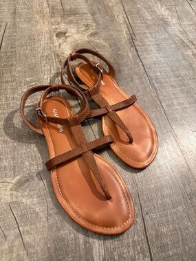 5/$15 Gianni Bini Brown Leather T-Strap Sandals size 7
